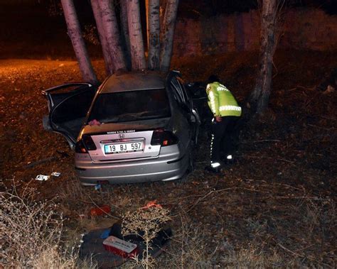 Ş­a­r­a­m­p­o­l­d­e­k­i­ ­a­ğ­a­c­a­ ­ç­a­r­p­a­n­ ­o­t­o­m­o­b­i­l­i­n­ ­s­ü­r­ü­c­ü­ ­ö­l­d­ü­ ­-­ ­S­o­n­ ­D­a­k­i­k­a­ ­H­a­b­e­r­l­e­r­